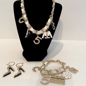 High fashion necklace set